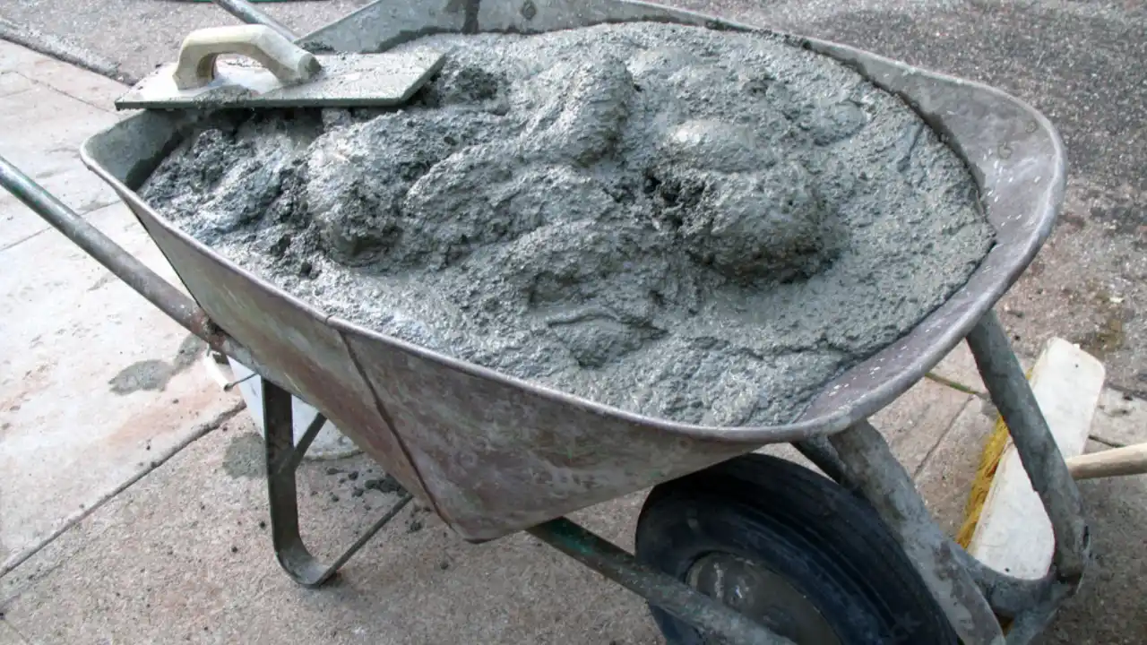 6 Best Wheelbarrows For Concrete 3 clean your wheelbarrow