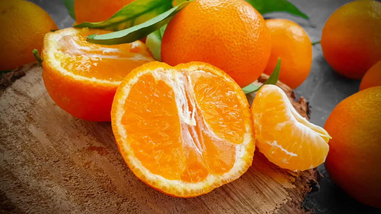 What’s The Difference Between Clementines Vs Mandarin Oranges? 1 Fresh clementines