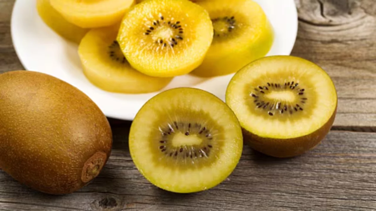 21 Yellow Fruits – Some May be New to You! 8 Golden kiwi