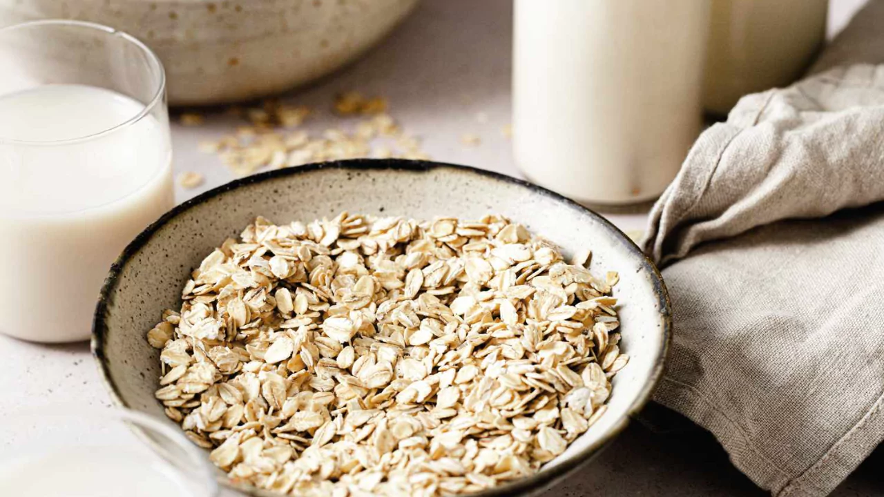 How to Make Bird Food With Oatmeal 1 Oatmeal
