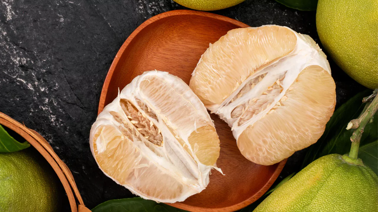 21 Yellow Fruits – Some May be New to You! 14 Pomelo 1