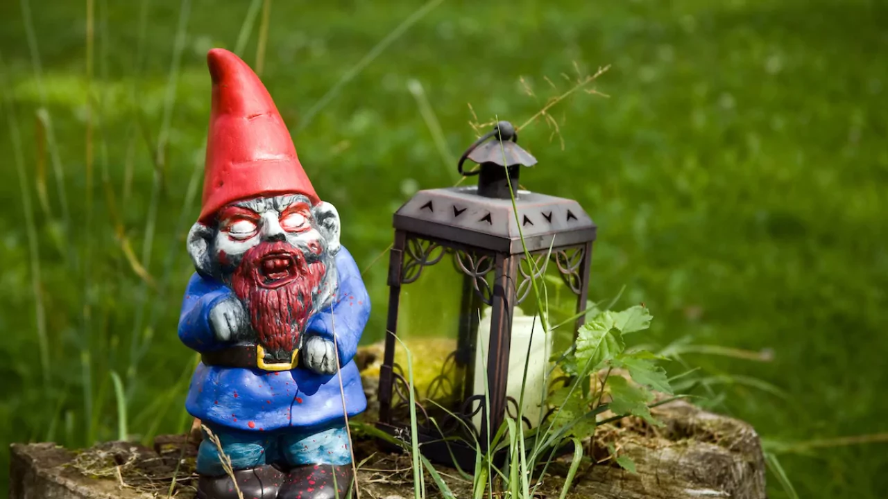 12 Scary Garden Gnomes 1 Spooky garden gnomes