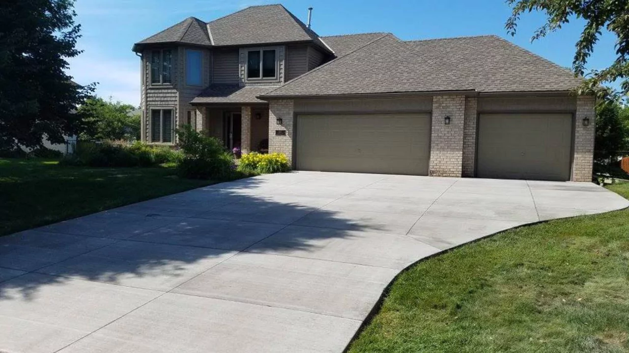 What Does Baking Soda Do to a Concrete Patio? 1 Cleaning concrete