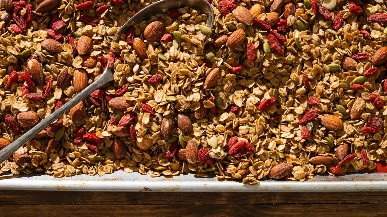 Can Wild Birds Eat Breakfast Cereal? (12 Cereals Covered) 7 Granola