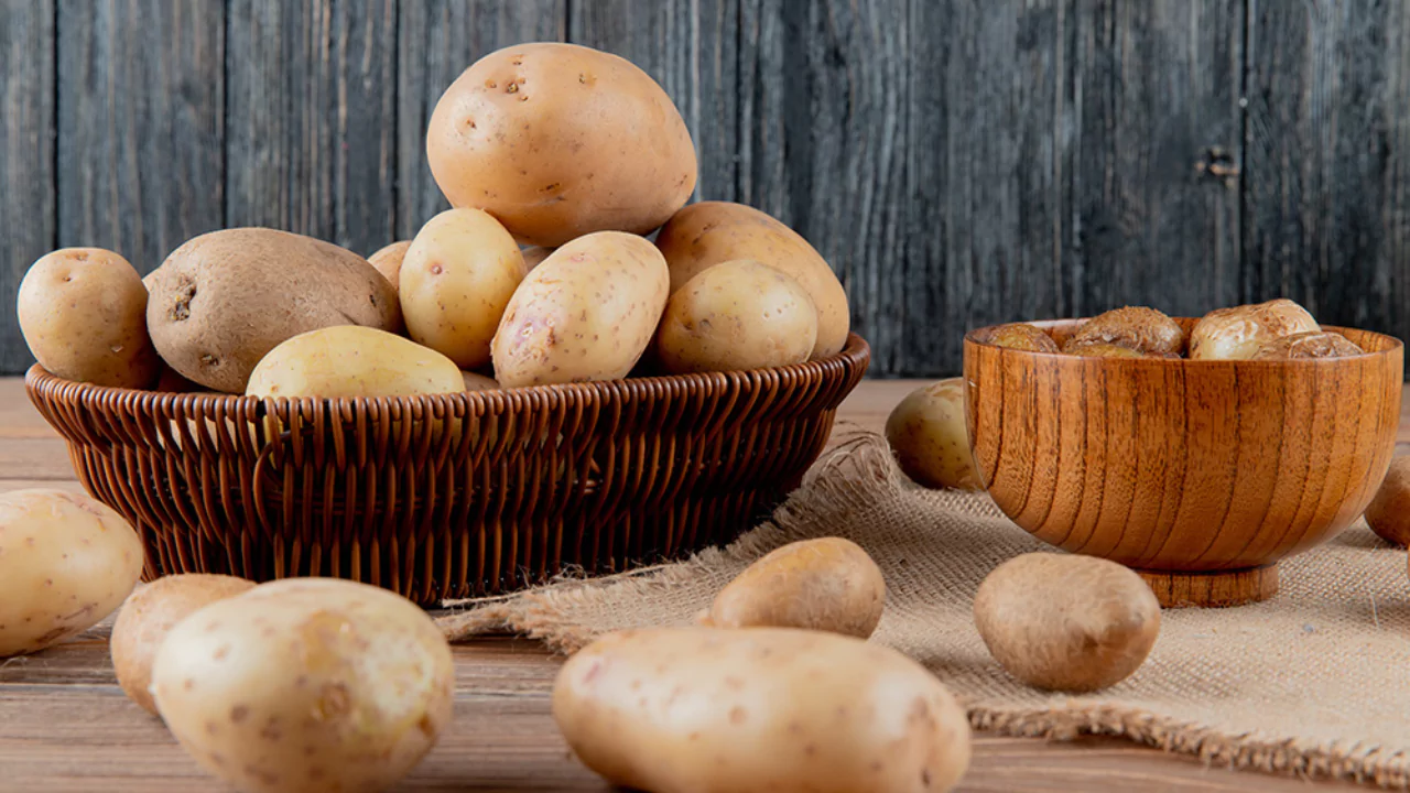 How to Plant and Grow Potatoes in a 5-Gallon Bucket 6 Potato tips