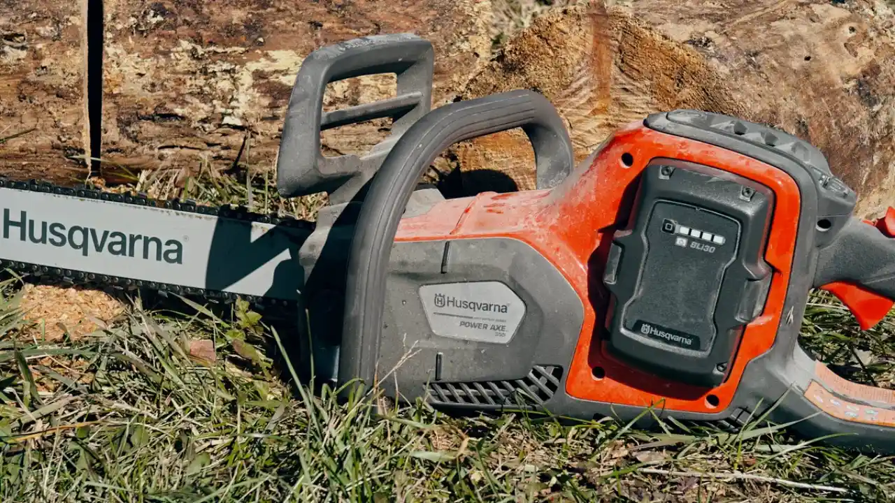 The Best Way to Store a Chainsaw Without the Oil Leaking 2 Short Term Chainsaw Storage