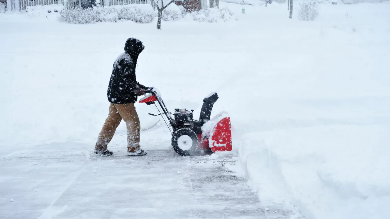 How Much Gas Does a Snowblower Use? 1 Snowblower