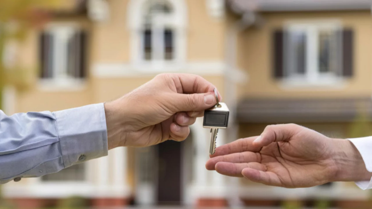 Can A Landlord Enter Your Backyard Without Permission In California? 4 Tenant