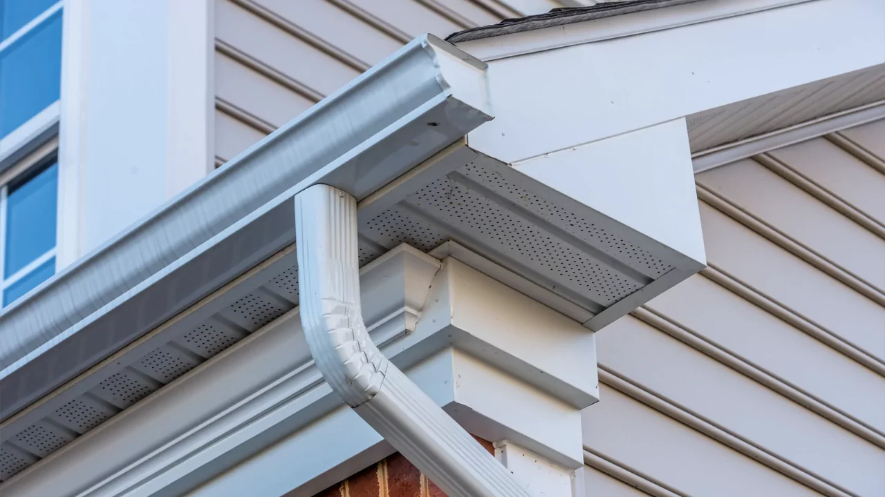 Vinyl Vs Aluminum Gutters: Which Are Better? 1 Vinyl gutters