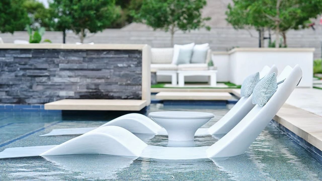 Classic pool ledge lounger