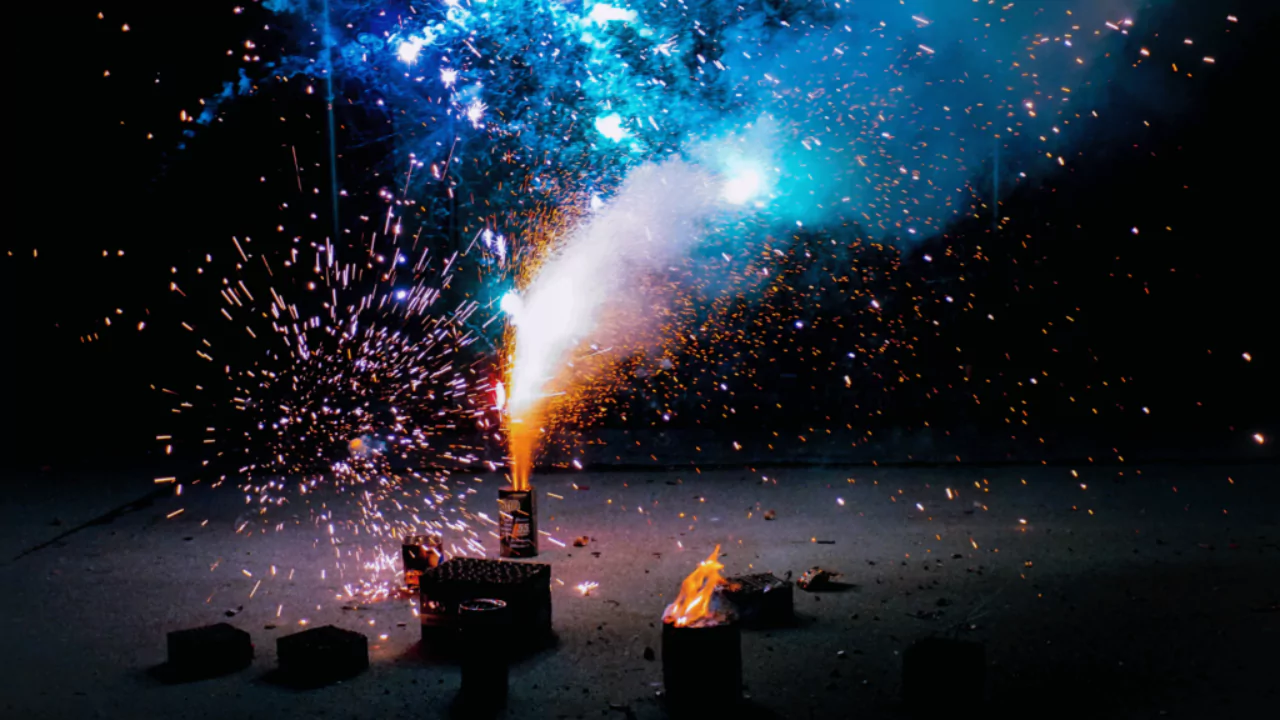 Can You Set off Fireworks in a Small Backyard? 1 Fireworks in a small garden can be risky