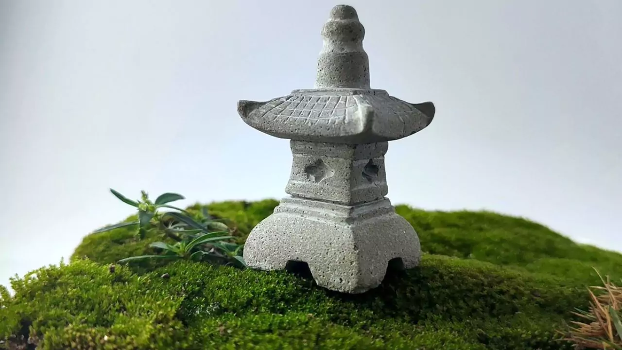 Japanese Stone Lanterns History Explained 3 Japanese stone lantern 1
