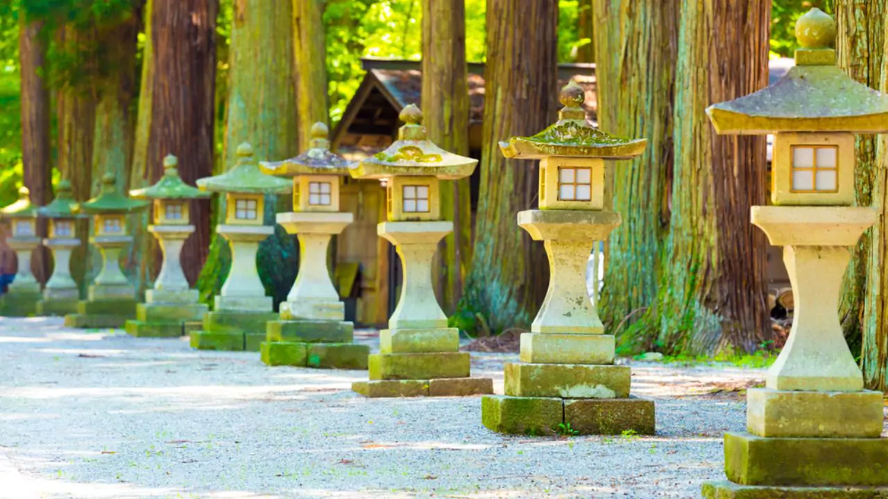 Japanese Stone Lanterns History Explained 1 Japanese stone lanterns facts