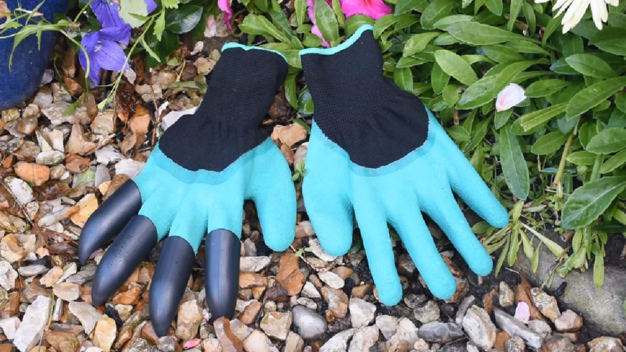 How to Clean Copper Gutters (Simple and Effective Methods) 2 Protective gardening gloves for thorns