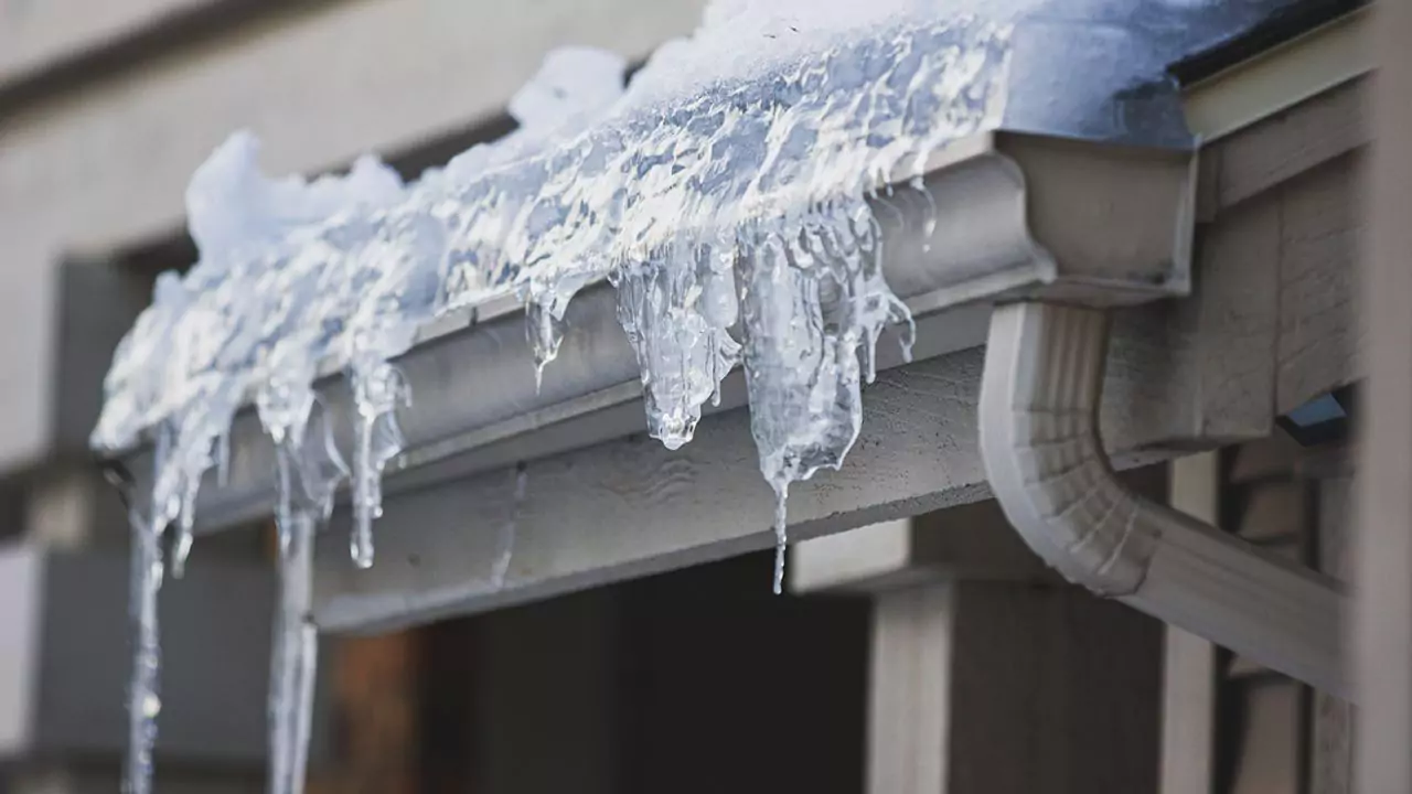 How To Prevent Gutters From Freezing In Winter? 6 Gutters freezing damage