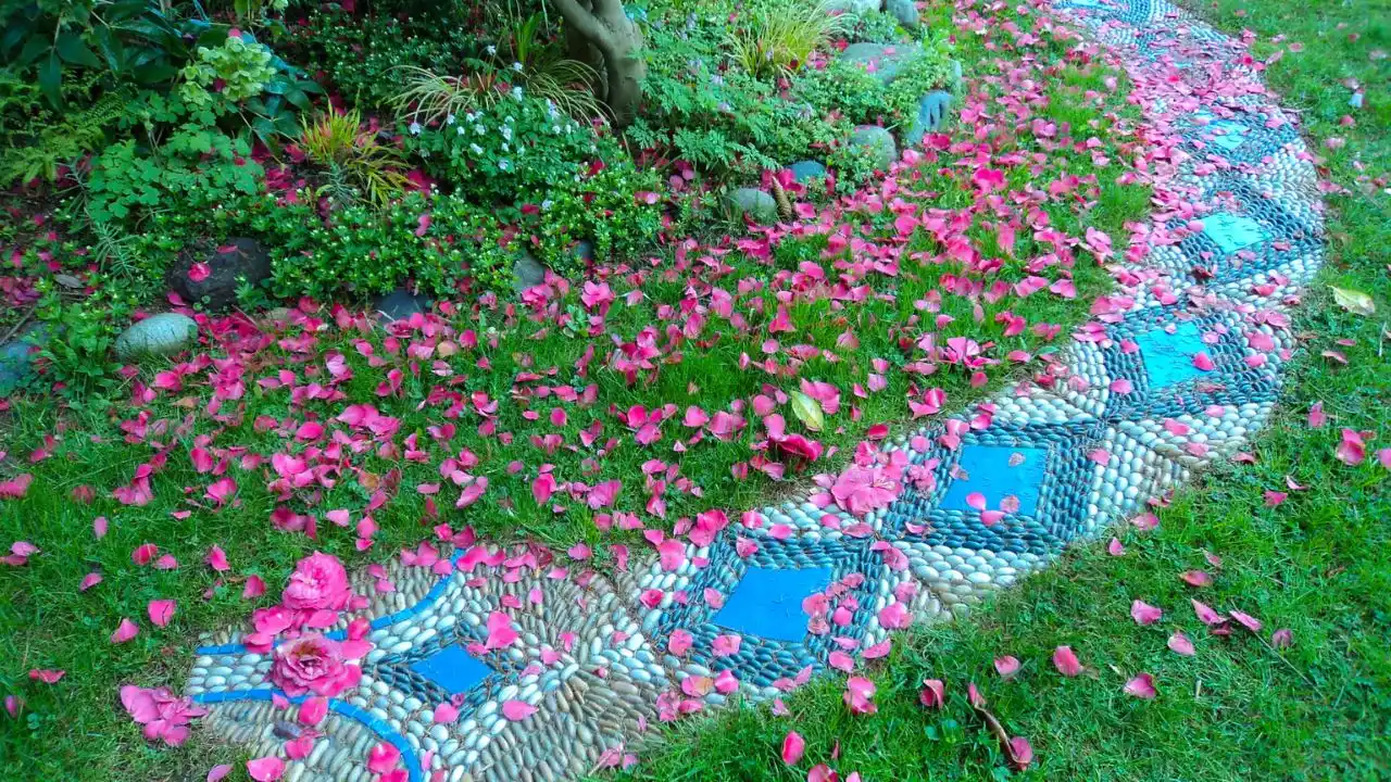9 Amazing Garden Mosaic Ideas 2 Mosaic garden pathways