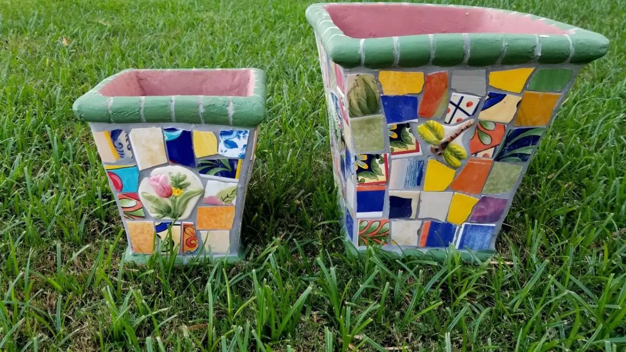 9 Amazing Garden Mosaic Ideas 5 Mosaic planters