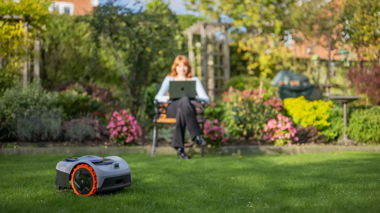 Best Robotic Lawn Mowers Canada – 7 Amazing Robot Mowers 1 Selecting robotic lawn mowers