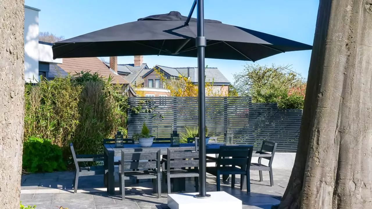 3 Best Cantilever Garden Parasols 1 The uses of cantilever garden parasols