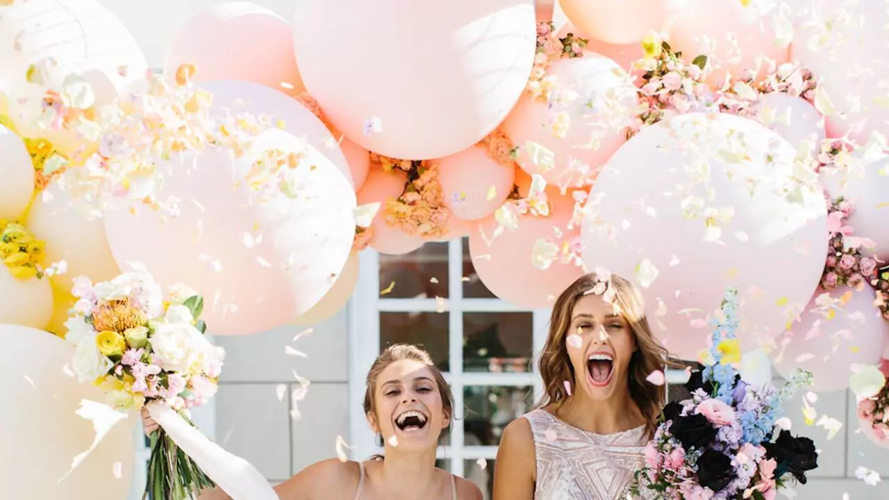 Organic Wedding Flower Arrangements (Alternatives) 3 Wedding balloons