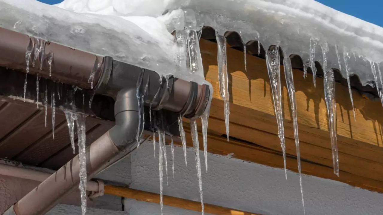 How To Prevent Gutters From Freezing In Winter? 5 What to do if your gutters are frozen cold