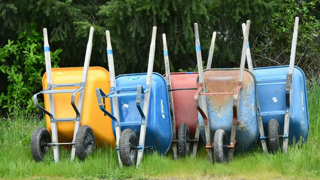 Oil for Wheelbarrows Stored Outside (Winter and Summer) 5 Wheelbarrow oiling after washing