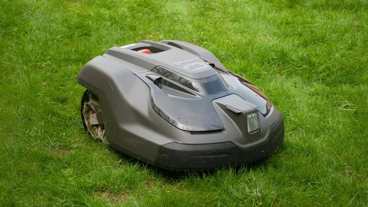 robotic mower to dodge