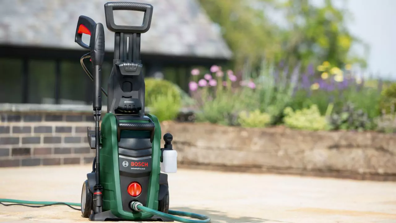 Bosch Universal Aquatak 135 Pressure Washer